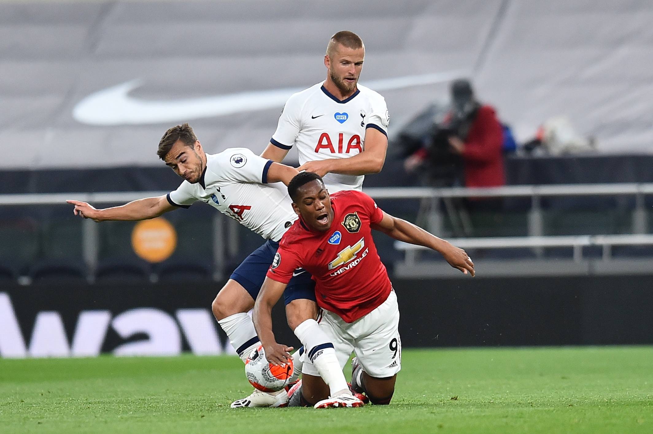 巴萨的丢球方式总是千篇一律…前锋速度也不用特别快，克纳夫这次只有32km／h