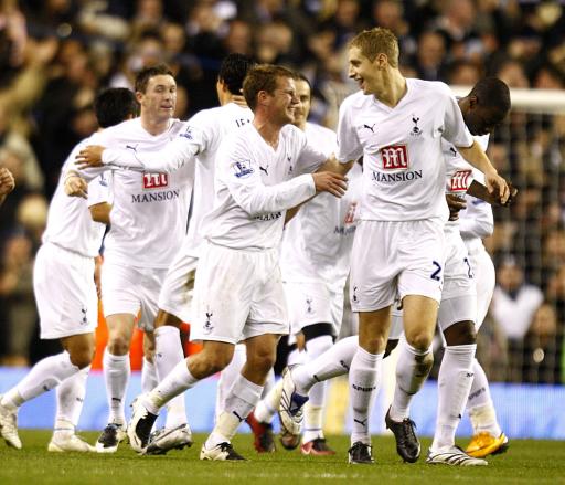 詹姆斯更新社媒：那些黑子们真走上球场，当场就会吓得尿裤子