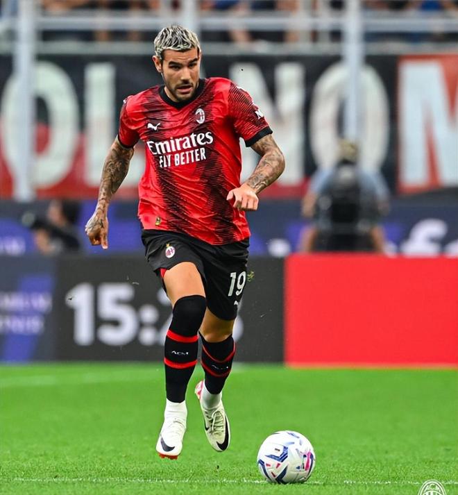 记者：弟媳未能得到米兰高层信任，与波尔图谈判进入细节阶段（记者称米兰高层难以信任弟媳，转会波尔图谈判已推进至细节阶段）