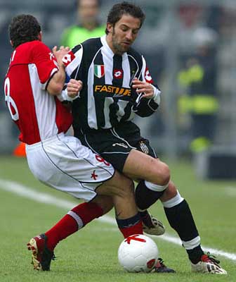 诺伊尔送礼+凯恩隐身！阿森纳3-1拜仁揭秘：欧冠5连胜靠的真是玄学？（诺伊尔失误+凯恩哑火！阿森纳3-1拜仁背后：欧冠5连胜真靠玄学？）