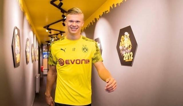 离谱！因内裤颜色与裁判发生争吵，印度球队果阿队长赛前染红