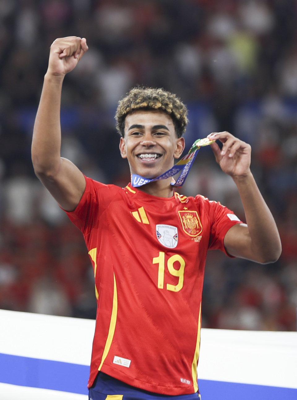 足球曝五大联赛将压缩联赛时间（曝五大联赛拟缩短赛程）