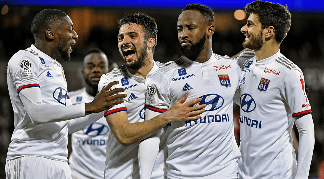 内维尔：我相信萨拉赫会留下，斯洛特一直期待他能道歉（内维尔：看好萨拉赫留队，斯洛特始终期待其道歉）