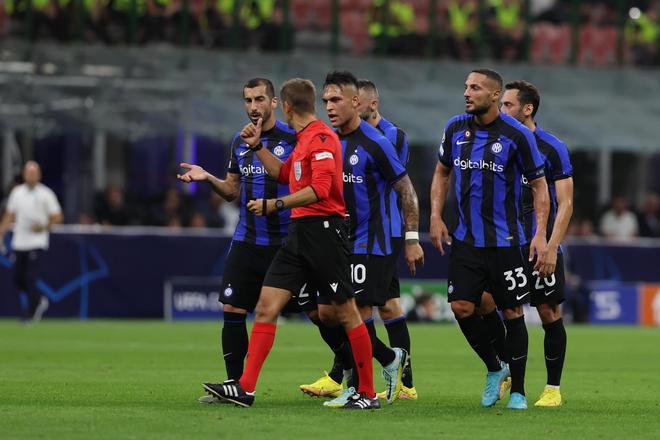 曼联新星冬窗或离队？梅努仅171分钟出场引关注（出场仅171分钟，曼联新秀冬窗离队传闻升温）