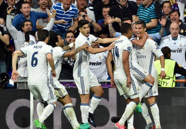 西甲发布冬季新款比赛用球：荧光黄配色，纹理致敬赛车运动（西甲推出冬季版比赛球：荧光黄主色，纹理灵感源自赛车）