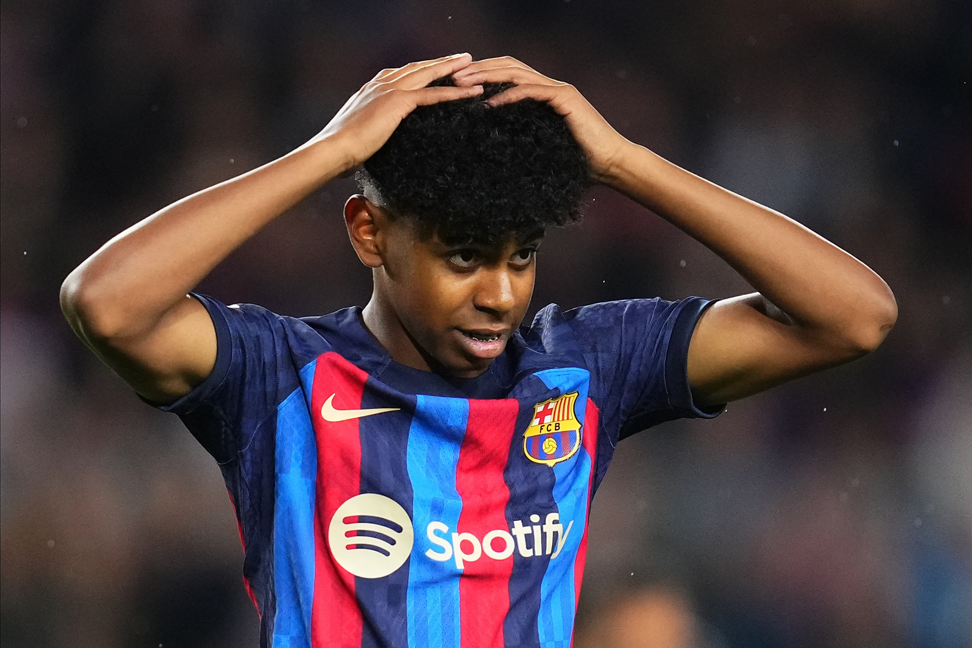 哈体院滑冰场现国家一级运动员亲授防摔技巧