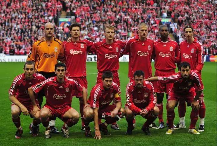 特朗普获国际足联首届和平奖，美国队实力最强，称梅西与C罗相当，展现其对足球的热爱与支持。